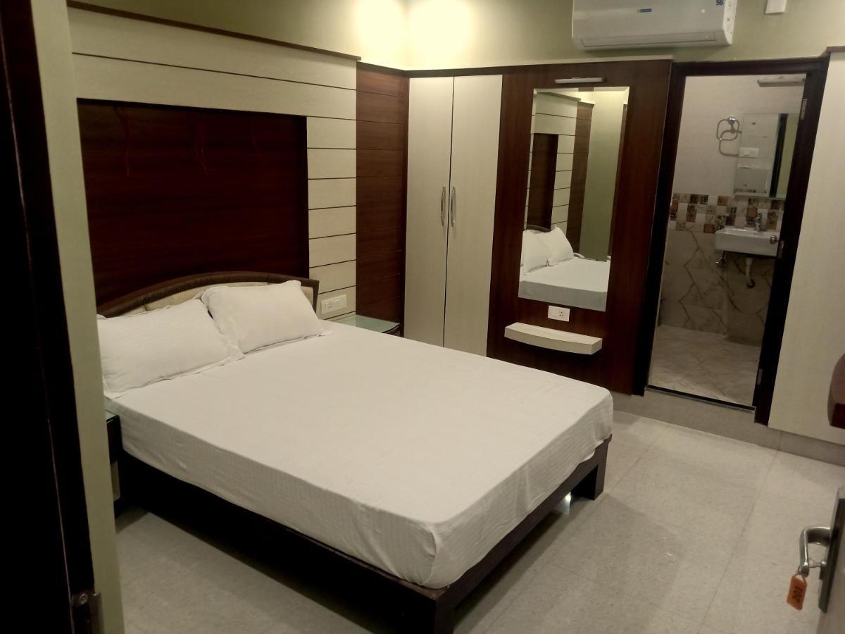 Hotel Shri Gourav Биканер Екстериор снимка